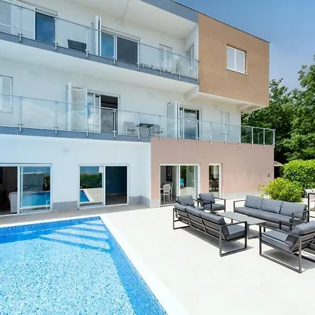 Luxury Vista With Pool And Sea View * Οπατία