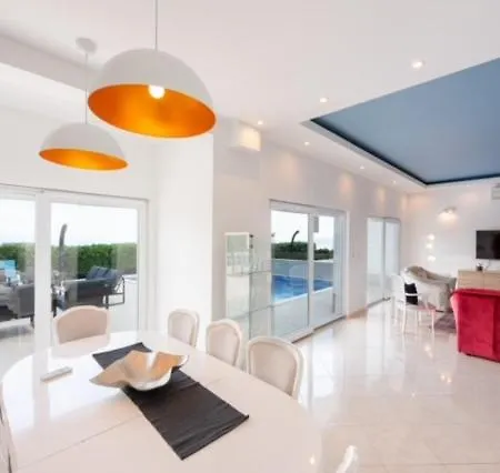 Luxury Vista With Pool And Sea View Вілла Опатія