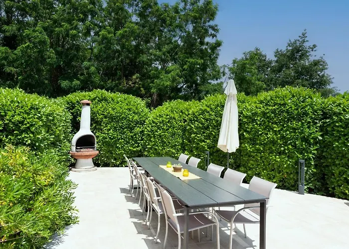 Luxury Vista With Pool And Sea View