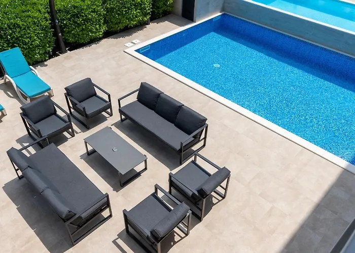 Luxury Vista With Pool And Sea View Οπατία