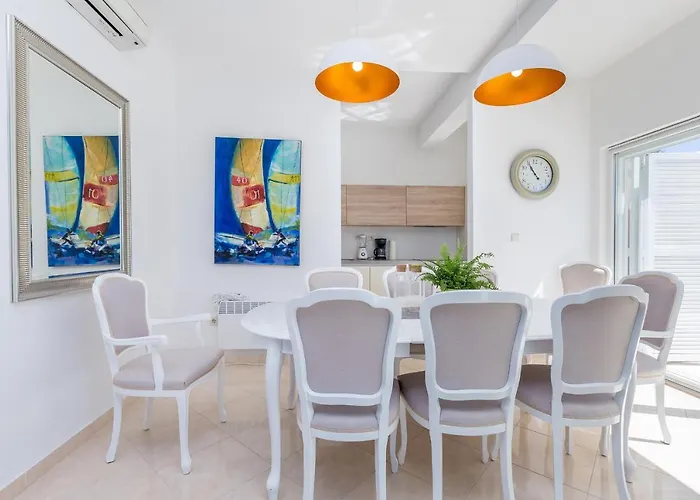 Luxury Vista With Pool And Sea View *