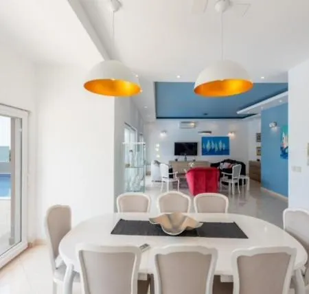 Luxury Vista With Pool And Sea View Villa