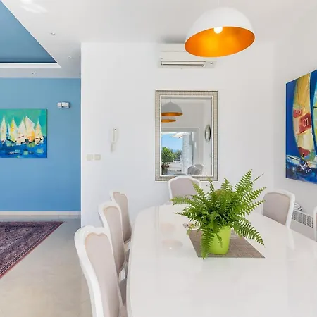 Luxury Vista With Pool And Sea View Villa *