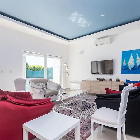 Luxury Vista With Pool And Sea View *