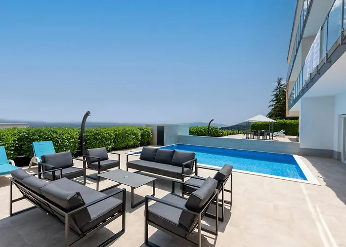 Luxury Vista With Pool And Sea View Villa