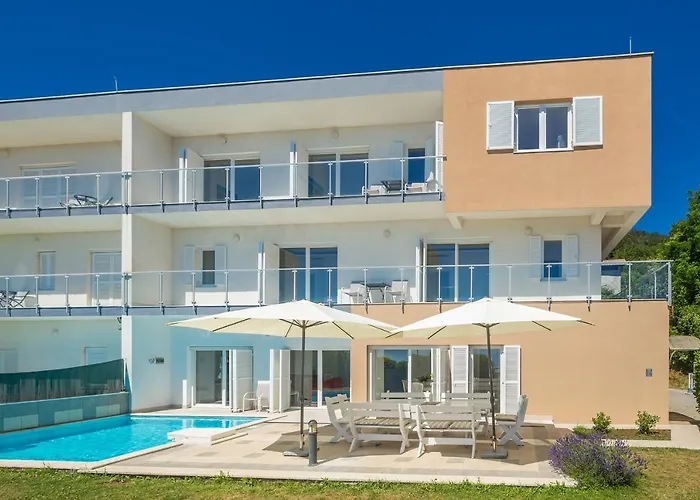 Luxury Vista With Pool And Sea View Villa *