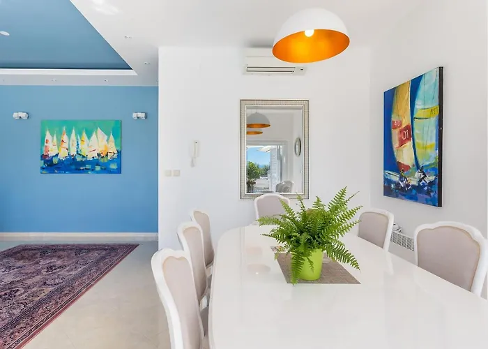 Luxury Vista With Pool And Sea View Villa *