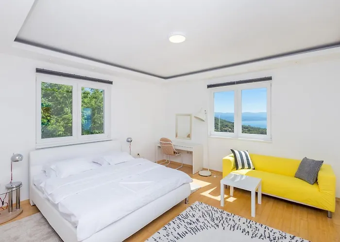 Luxury Vista With Pool And Sea View *