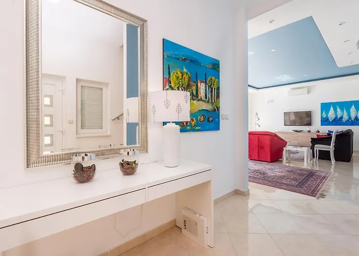 Luxury Vista With Pool And Sea View Villa *