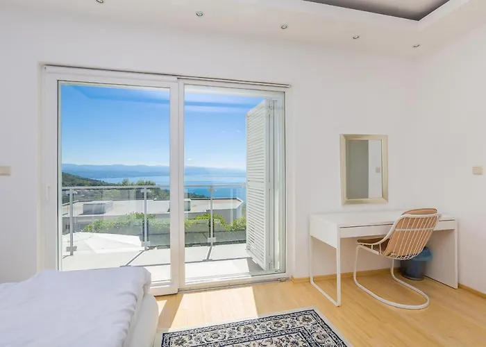 Luxury Vista With Pool And Sea View *