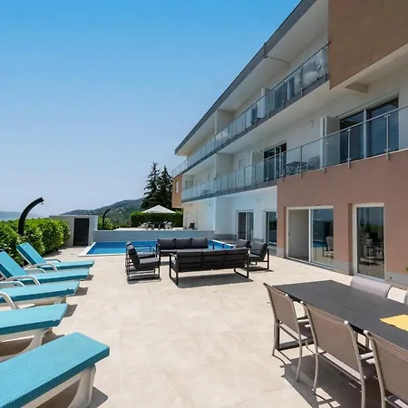 فيلة Luxury Vista With Pool And Sea View أوباتيا