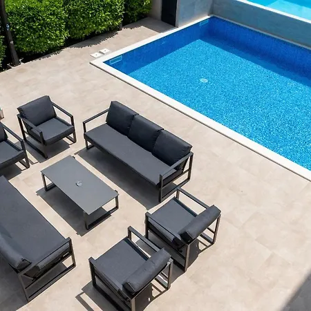 Luxury Vista With Pool And Sea View أوباتيا