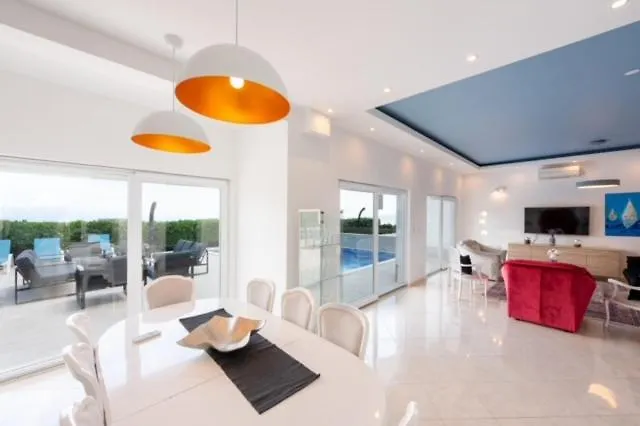 Luxury Vista With Pool And Sea View فيلة أوباتيا