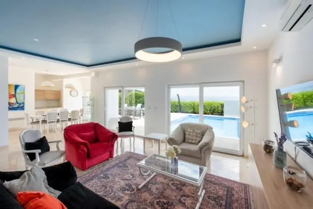 Luxury Vista With Pool And Sea View *