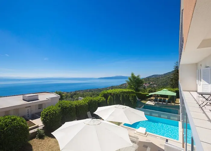 Luxury Vista With Pool And Sea View *