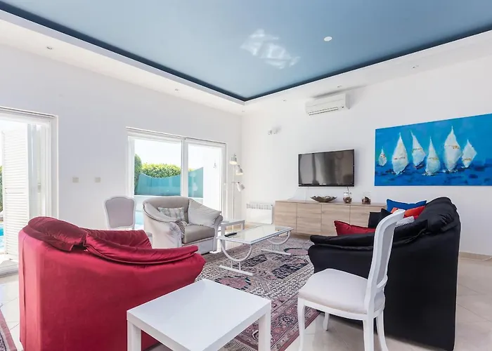 Luxury Vista With Pool And Sea View *